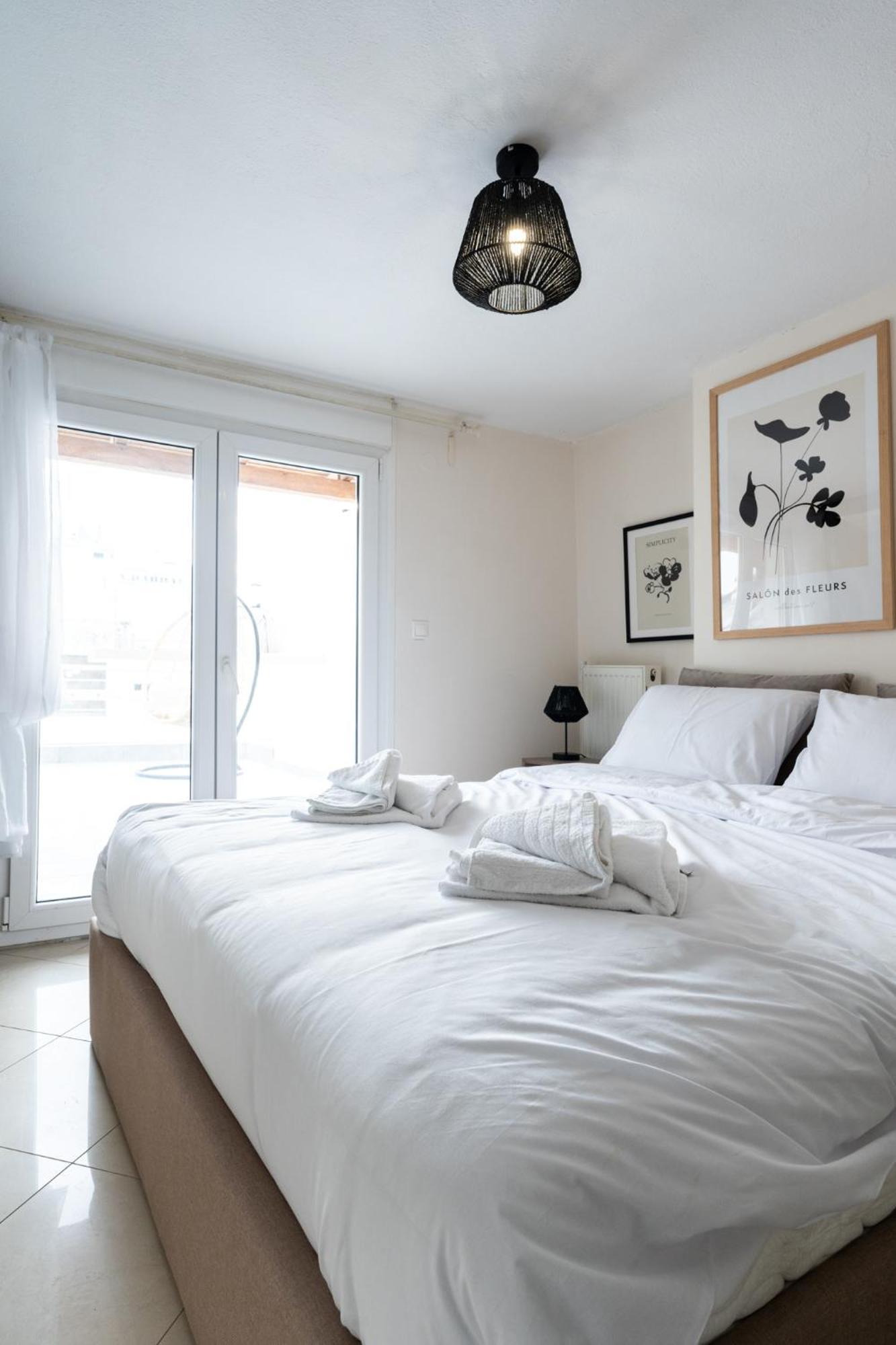 Pomegranate Luxury Penthouse Maisonette With Beautiful Terrace & Free Parking By Binobi ! 塞萨洛尼基 外观 照片